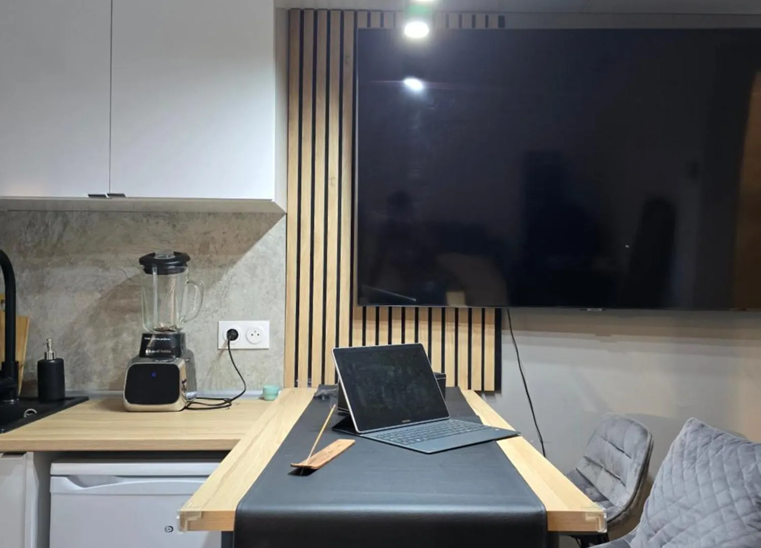 Lovely 1 Bedroom Vacation Home With Free Parking. 니스 아파트