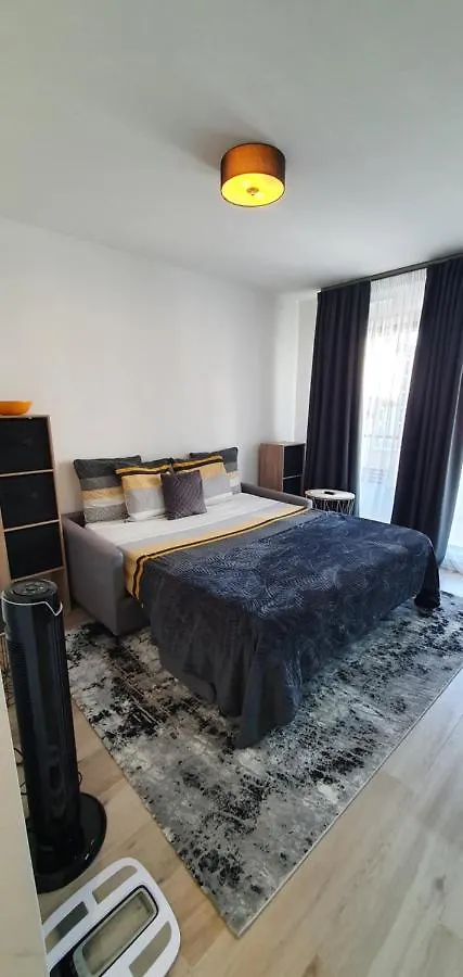 Lovely 1 Bedroom Vacation Home With Free Parking. Nice Lejlighed