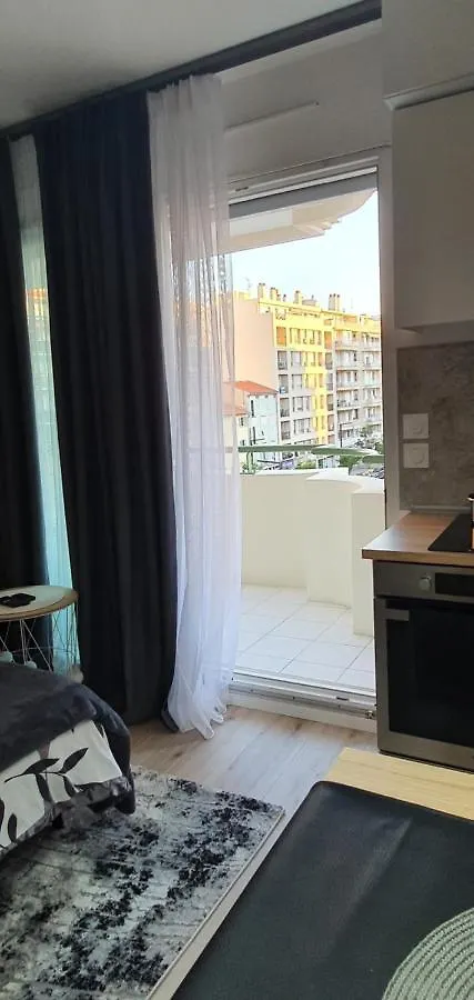 Lovely 1 Bedroom Vacation Home With Free Parking. Nice 0*,  Frankrig