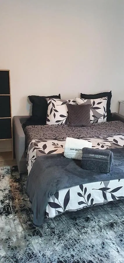 Lovely 1 Bedroom Vacation Home With Free Parking. Nice Frankrig